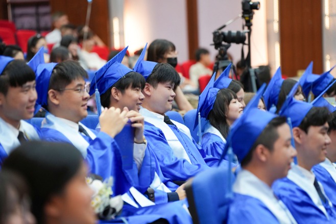 I-Shou School IB Diploma Programme G11-G12